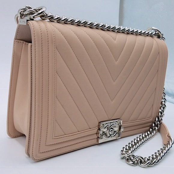 Chanel light pink beige medium chevron boy bag - Picture 2 of 3